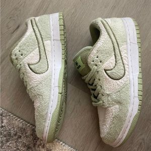 Nike Dunks Honeydew